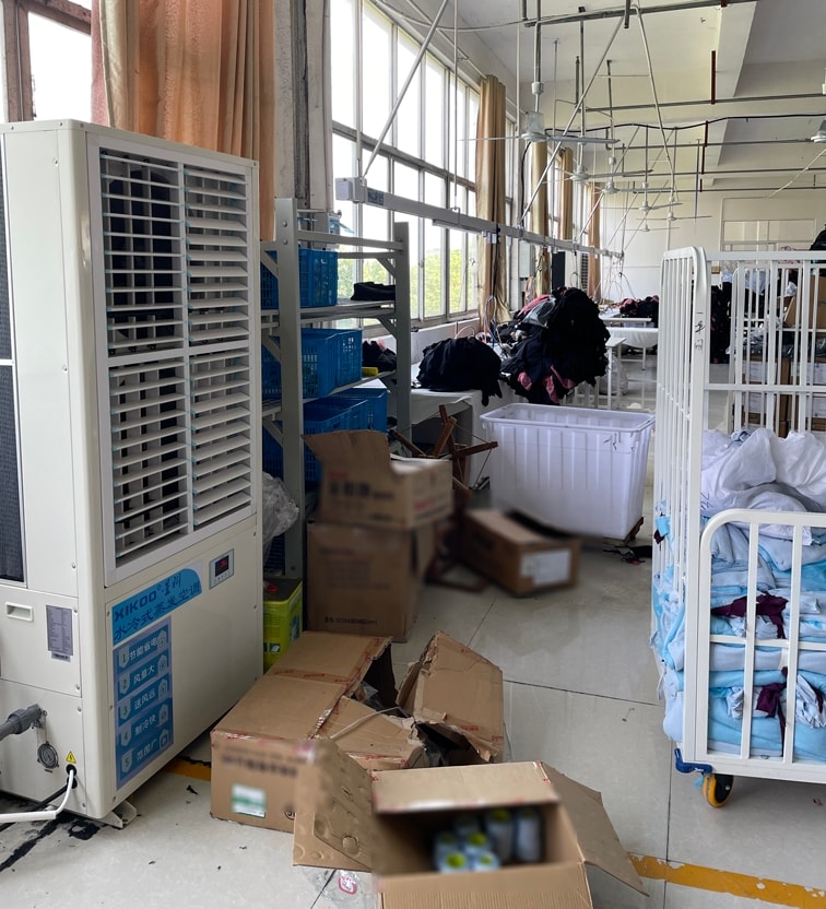 服裝廠廠房降溫安裝蒸發(fā)冷省電空調(diào)-立式雙風口軸流機組
