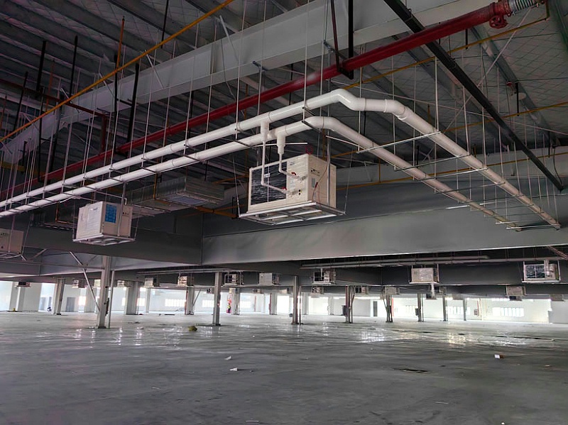 大型制衣廠房車間降溫安裝181臺星科工業(yè)蒸發(fā)冷省電空調,環(huán)保節(jié)能省電