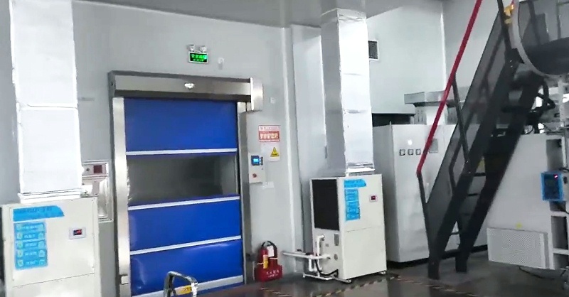 印刷車間廠房降溫，應(yīng)用蒸發(fā)冷省電空調(diào)-立式管道空調(diào)